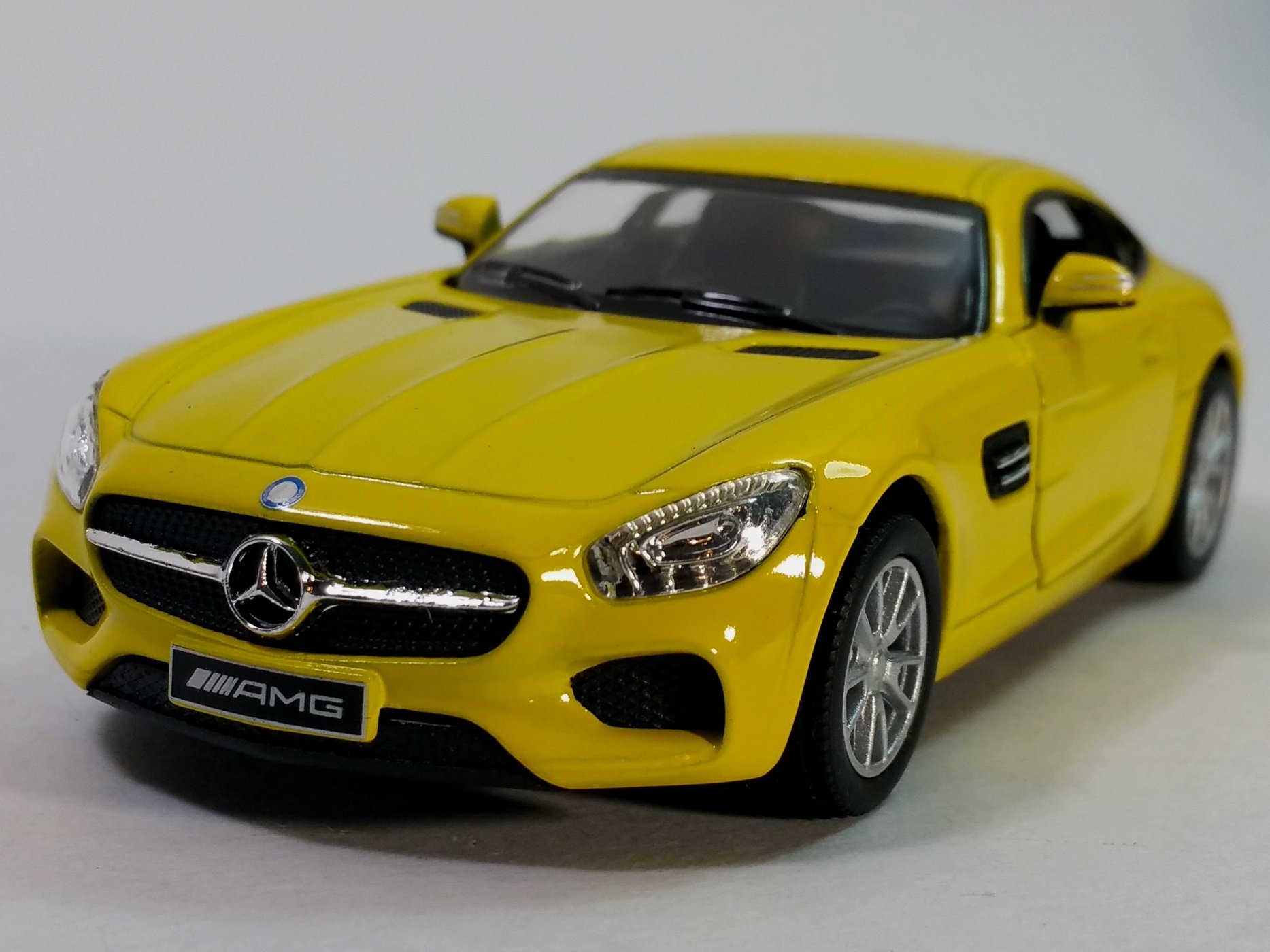 Amazon.com: Kinsmart Mercedes-Benz AMG GT, Yellow 5388D - 1/36